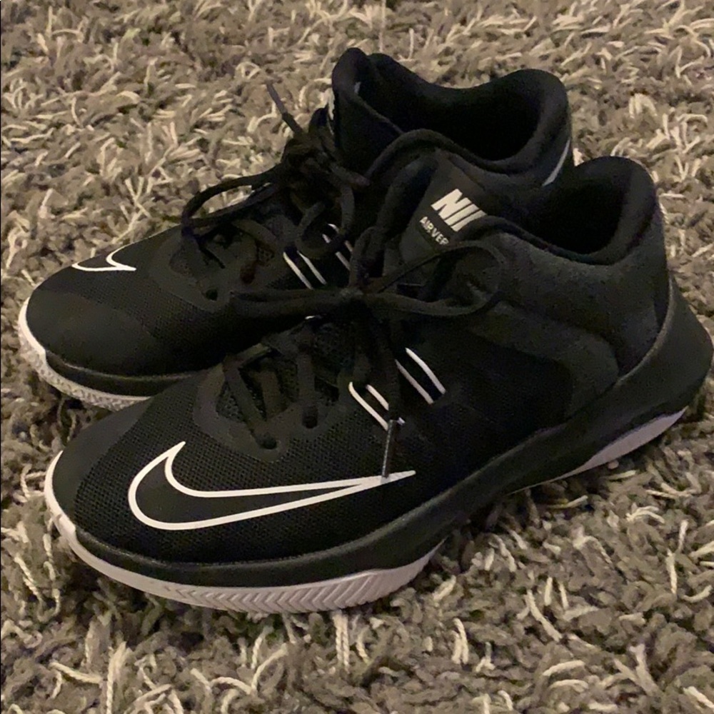 Nike Air Versatile II basketball sneakers